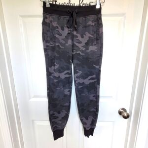 Athletic Works Women's Black Camo Jogger Sweatpants Size XS 0-2